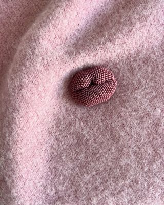 Miluju tón v tónu. A tohle se, myslím, povedlo skvěle 🩷 pokud máte i vy svůj oblíbený a svetr, pojďte ho zpestřit...